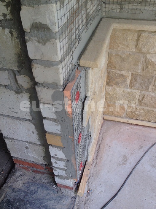 Облицовка цоколя дагестанским камнем