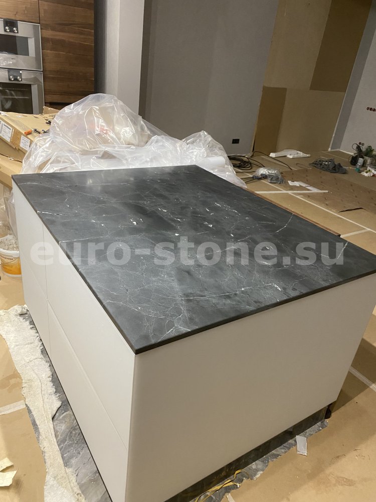Столешница из черного кварцита на заказ