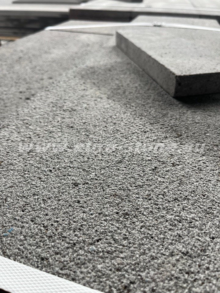 Бучардированный базальт