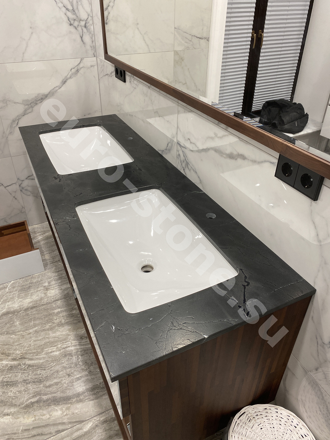 Столешница из черного мрамора