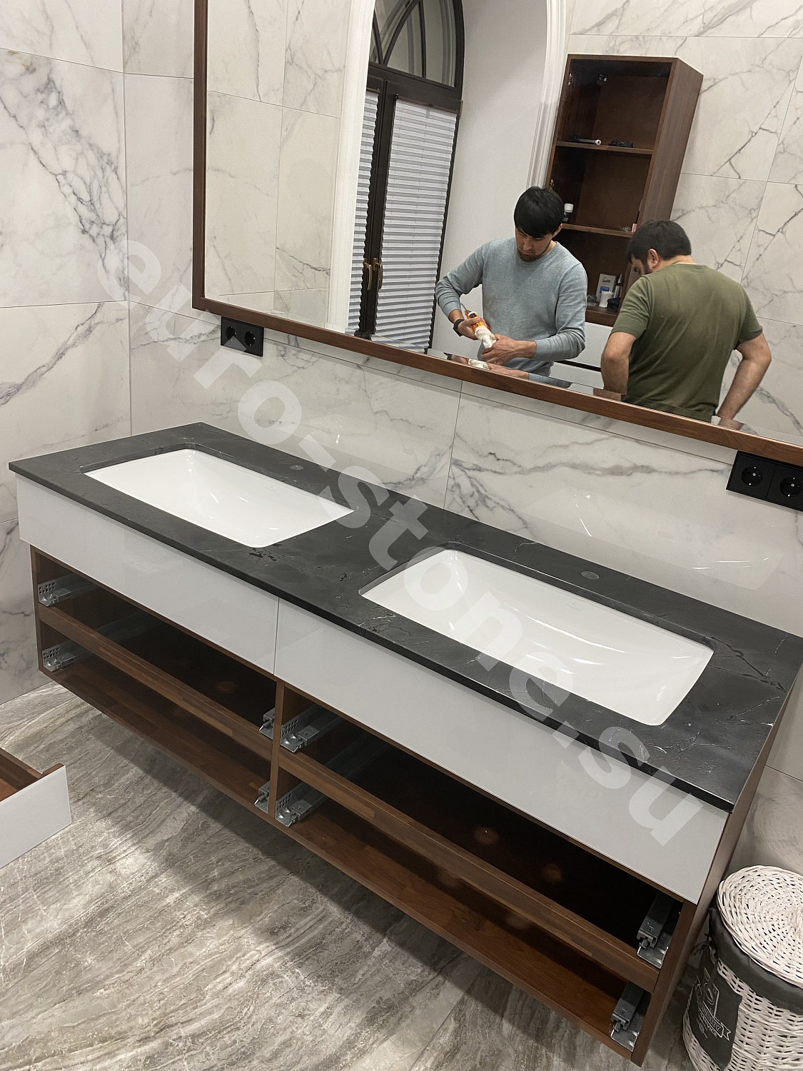 Столешница из черного мрамора