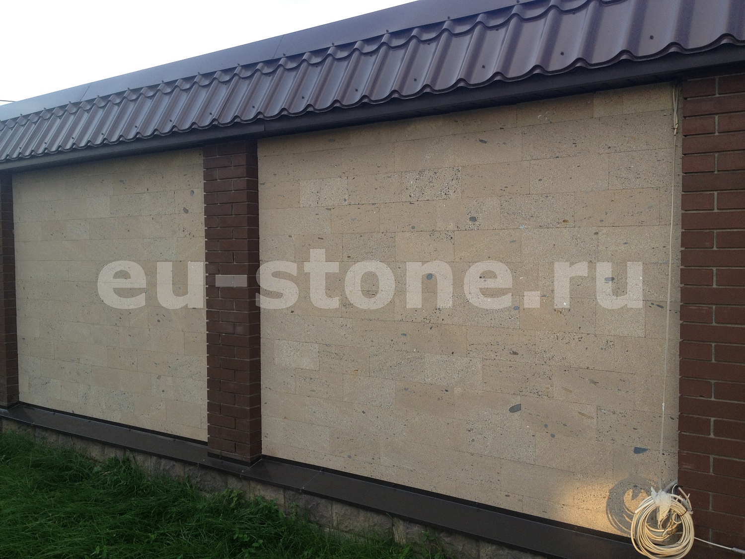 Серо-коричневый песчаник