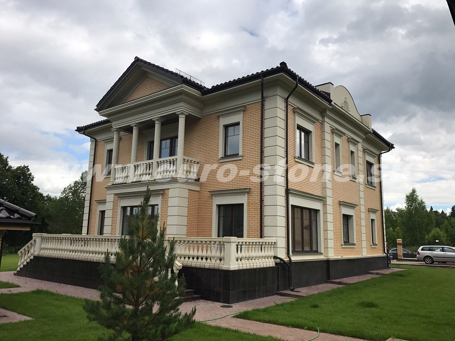 Отделка дома известняком