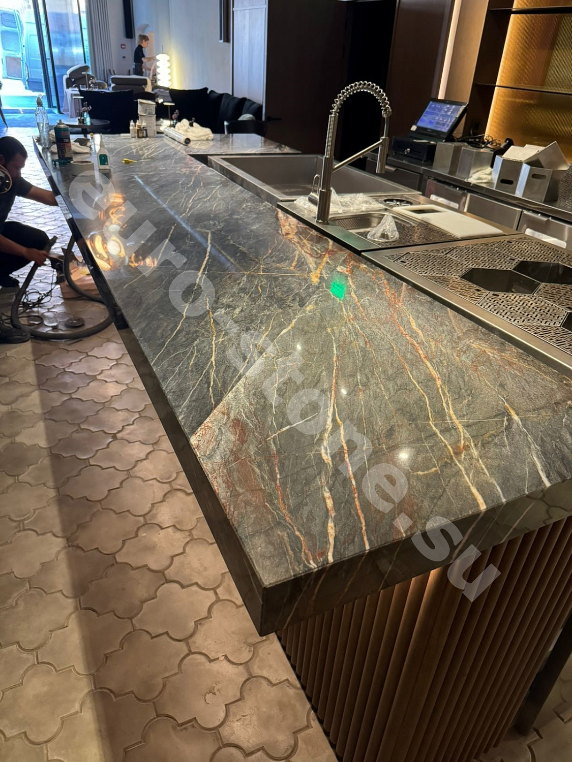 Столешница из зеленого кварцита