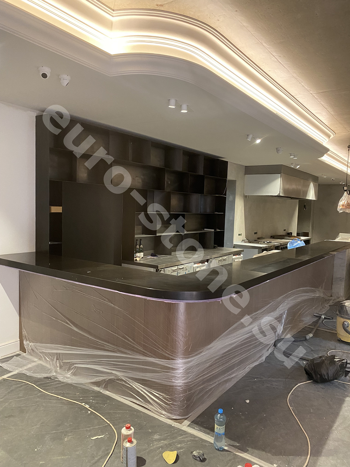 Барная стойка из черного мрамора