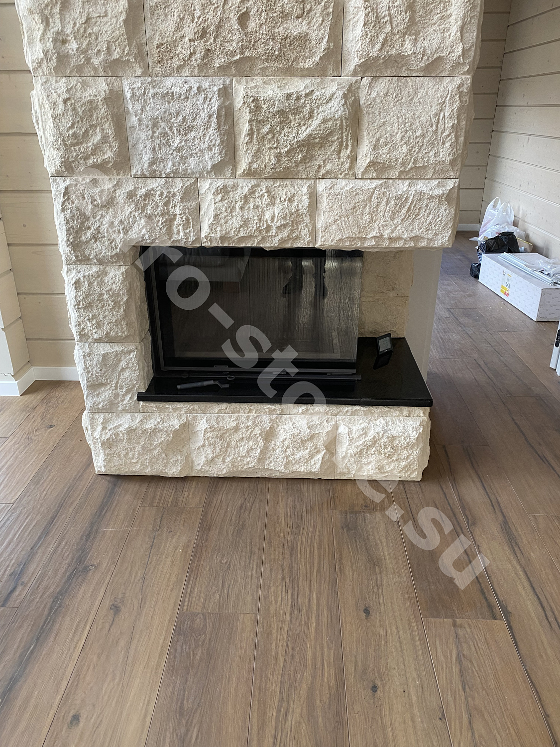 Облицовка камина колотым камнем