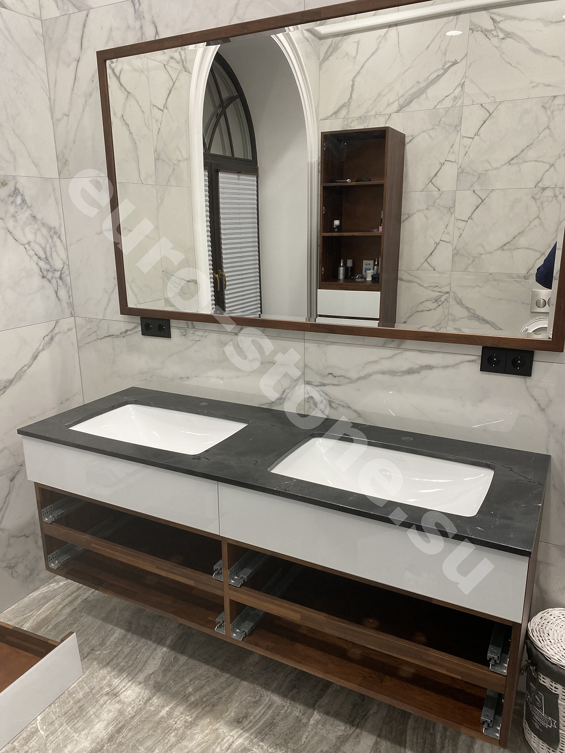 Столешница из черного мрамора