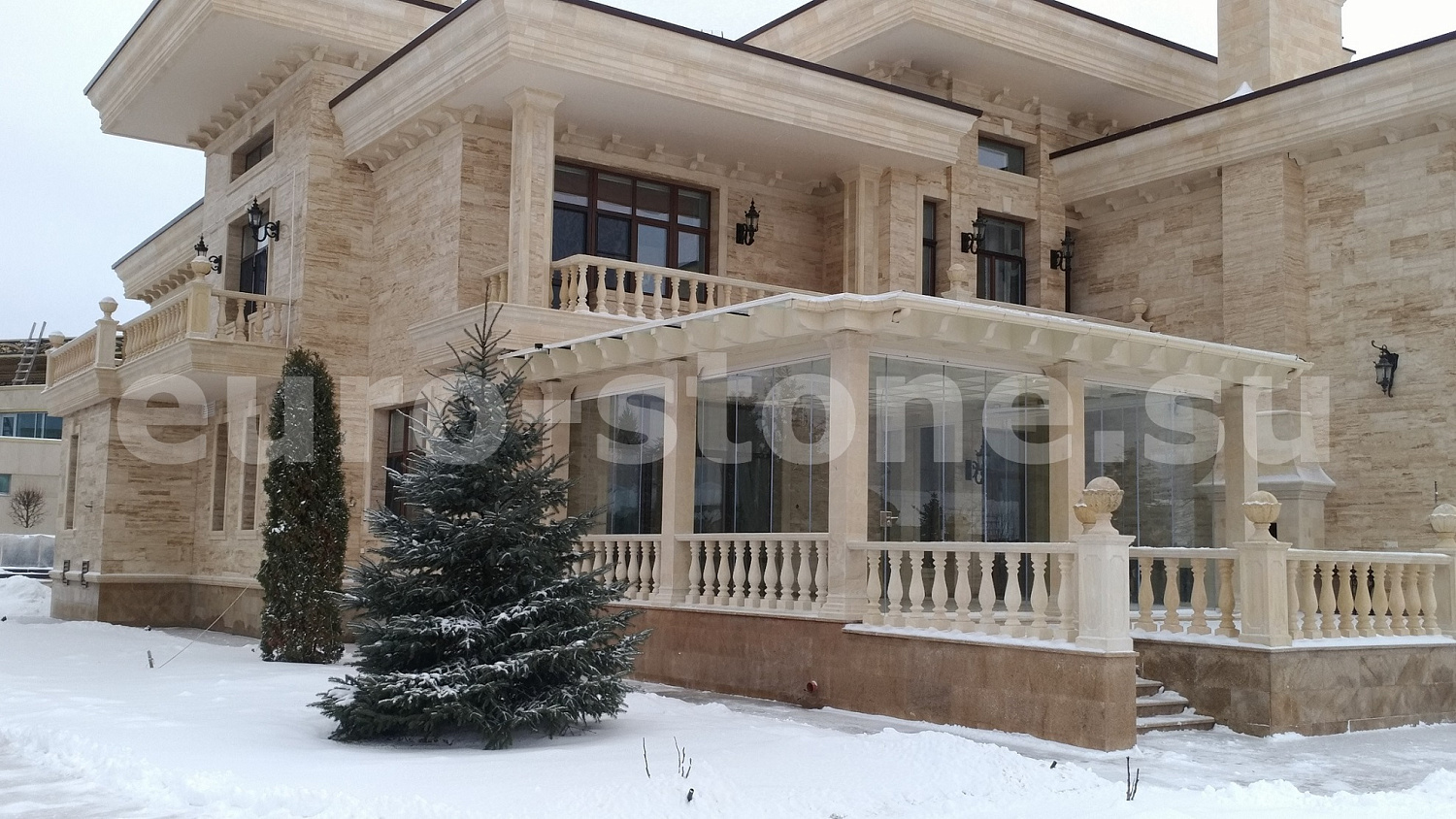 Отделка дома песчаником