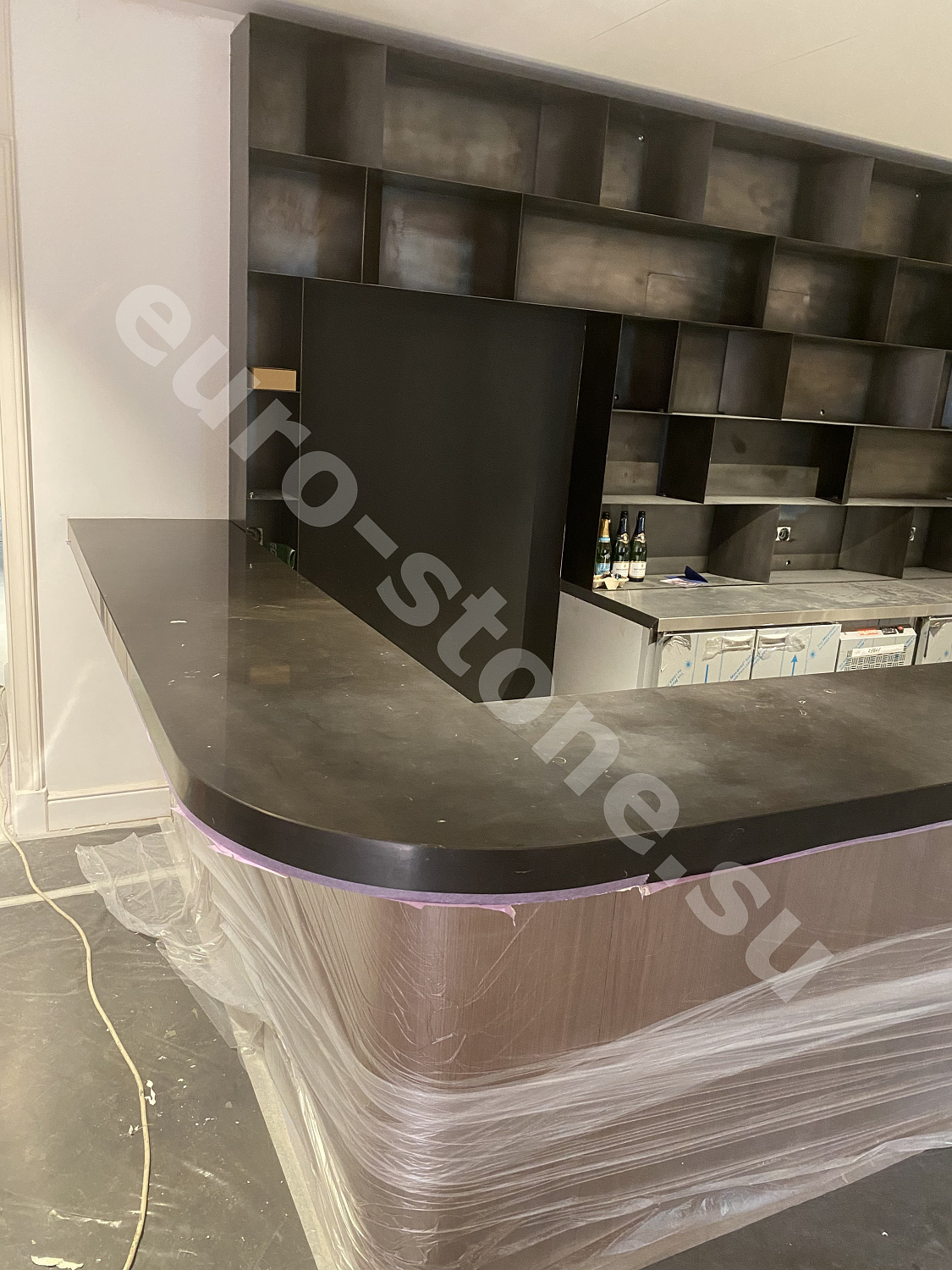 Барная стойка из черного мрамора