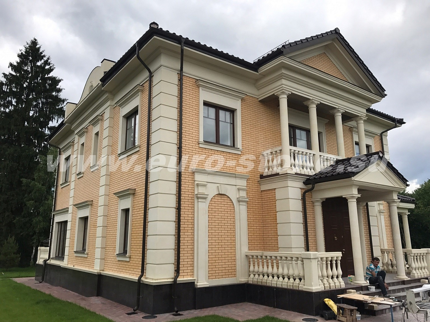 Отделка дома известняком